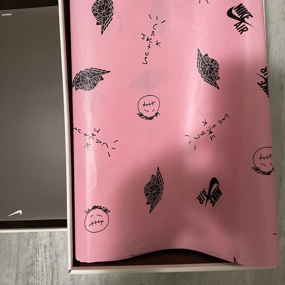 NIKE: Travis Scott x Air Jordan 1 Low "Canary" W8/M 6.5 - Picture 2 of 4